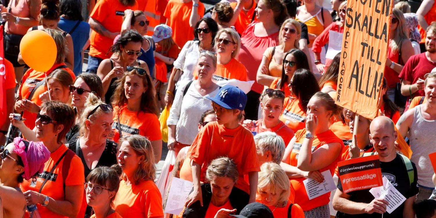 Förskoleupproret består av pedagoger som kämpar för bättre förutsättningar i förskolan. I Göteborgs stad förbjöds personalen att bära den orangefärgade tröjan på jobbet. Arkivbild.
