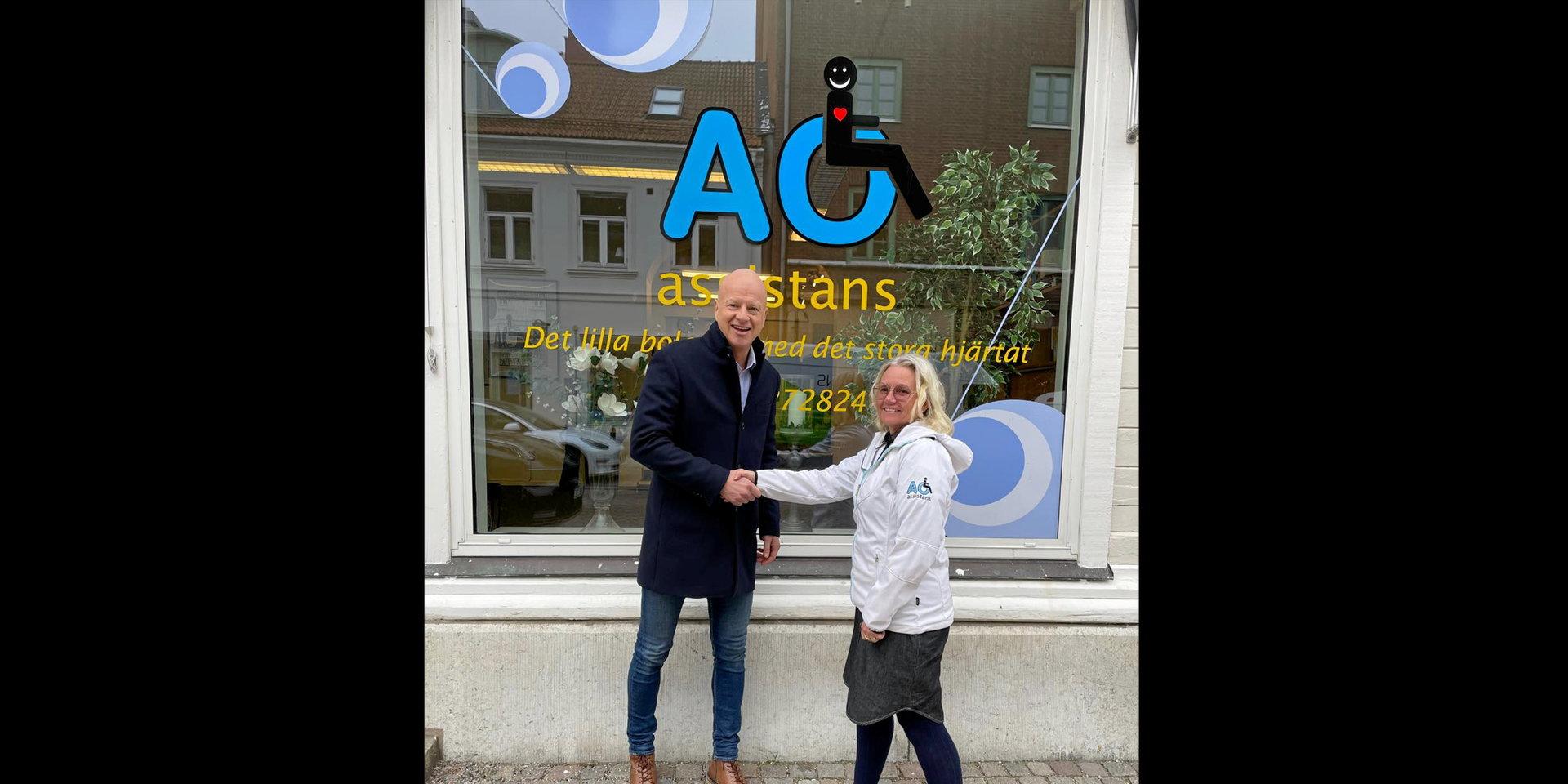 Centralens VD Niklas Blom tog kontakt med Anette Olausson ägare av AO assistans och ville gärna sponsra deras disco.