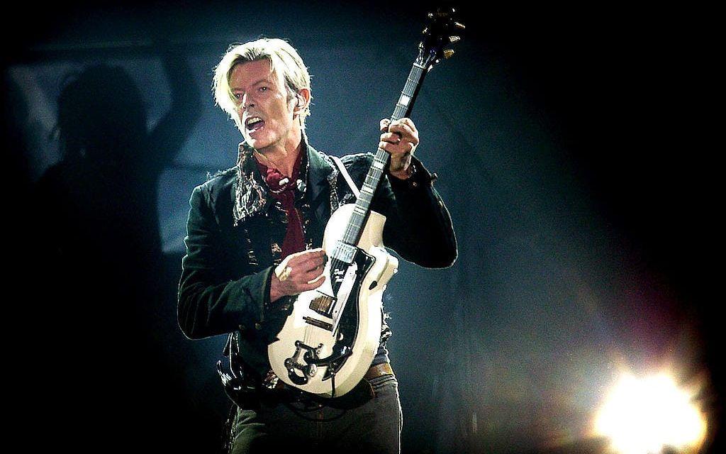 Redan den 10 januari rycktes rockikonen David Bowie bort, bara två dagar efter att han fyllt 69 år. Foto: TT.