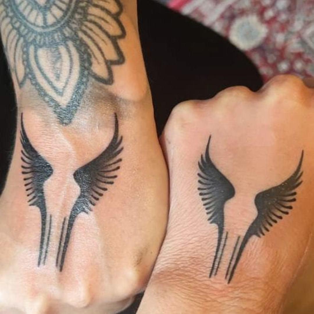 Mari-Solveig Pussinenhar en bästa vän tatuering med sin vän Malin Emmy-Marie Leppänen. Så här skriver hon: ”Best friend forever 🖤🖤🖤”. 