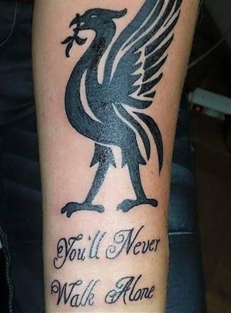 Morgan Gerrard Hysén Ågren hyllar sitt favoritlag Liverpool FC med sin tatuering.