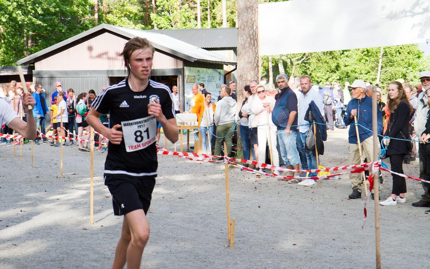 Linus Eriksson var en av två som sprang hela sträckan själv.