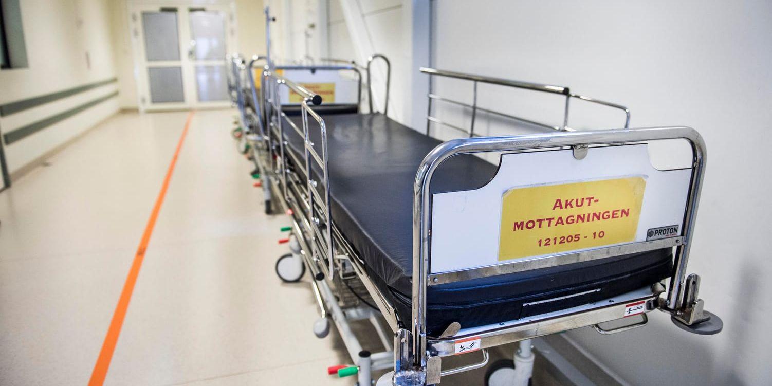 Ivo underkänner akutmottagningarna på Karolinska och Södersjukhuset. Bland annat för att patienter får ligga i korridorerna i väntan på en plats på rätt avdelning. Arkivbild.