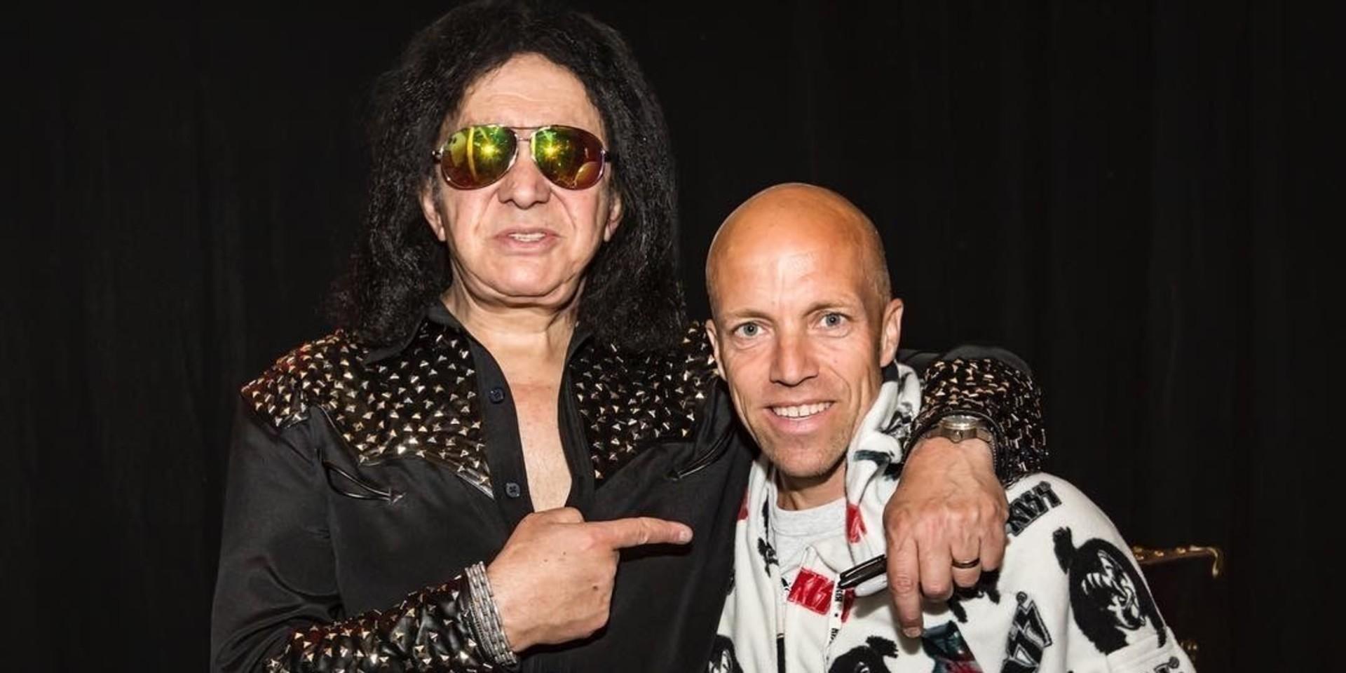 Gene Simmons i Kiss och Magnus Fredriksson, juni 2018 i Stockholm. Han har följt gruppen i 40 år.