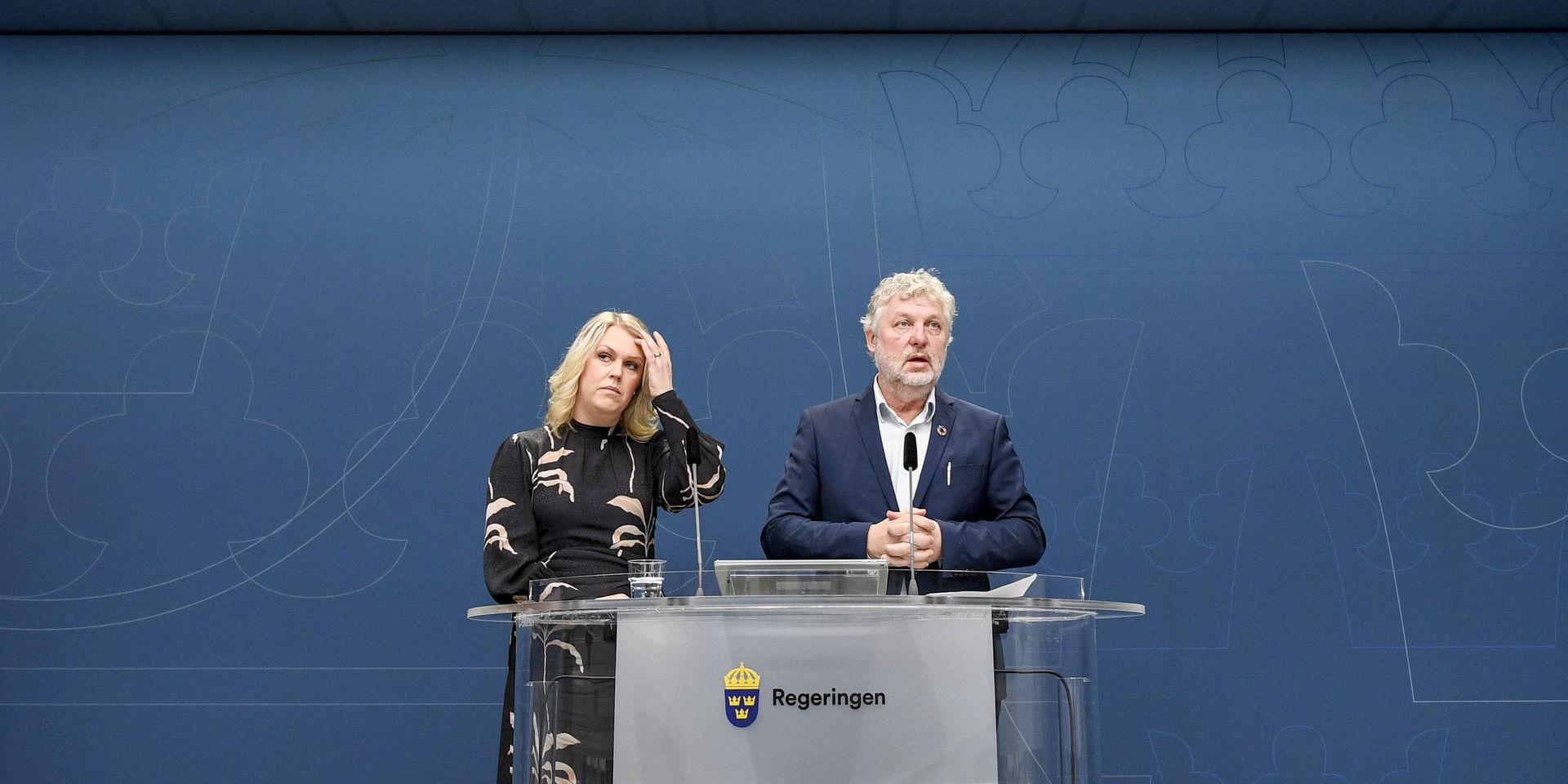Socialminister Lena Hallengren (S) och minister för internationellt utvecklingsarbete Peter Eriksson (MP) håller pressträff med anledning av coronaviruset.
