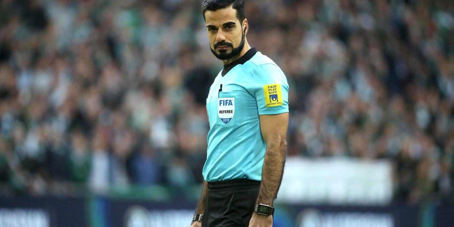 Fotbollsdomaren Mohammed Al-Hakim, som dömde Hammarby–Kalmar FF, vill ha bort repriser på storbildsskärmarna.