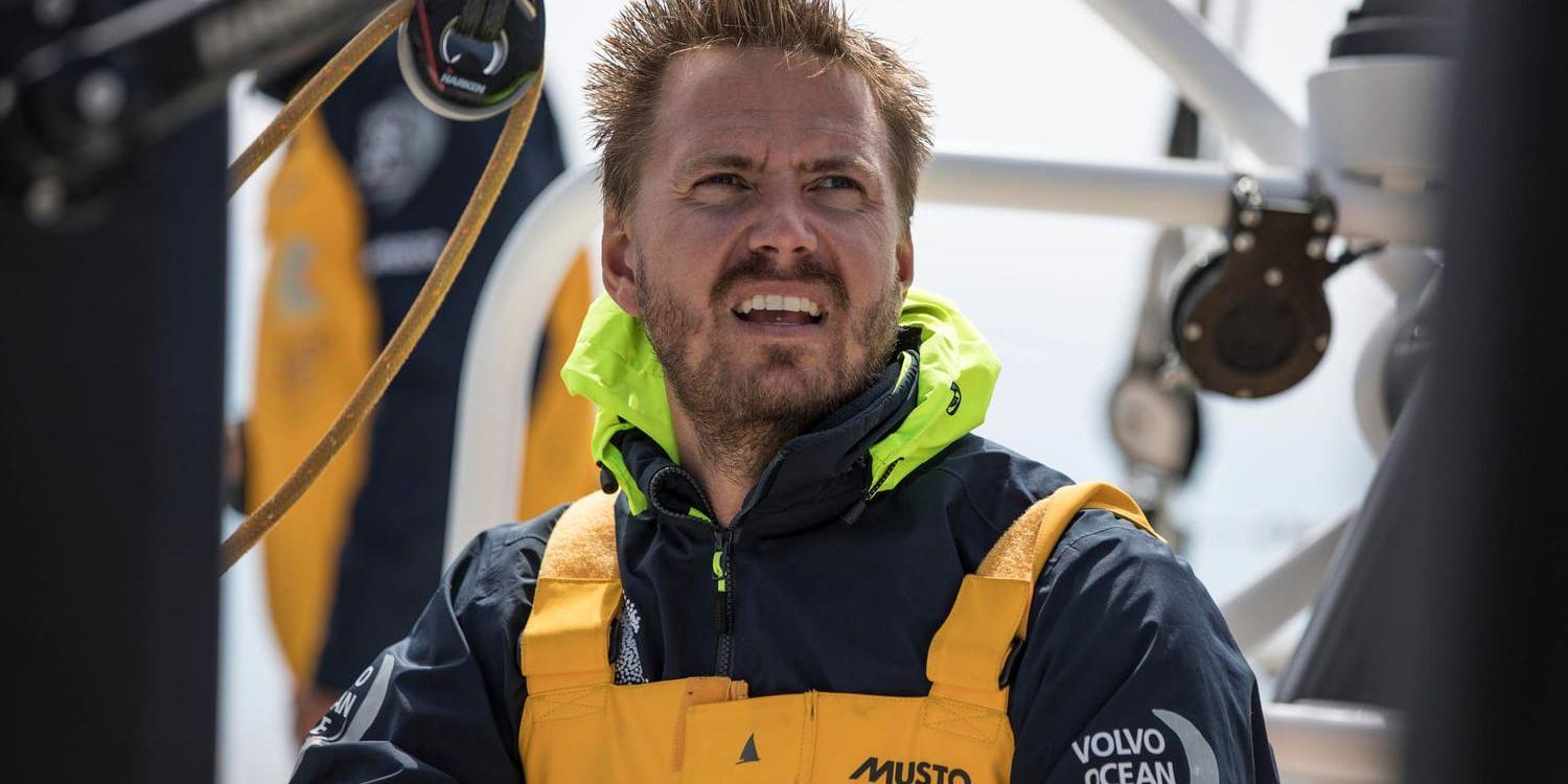 Martin Strömberg under träning med "Turn the tide on plastic" inför söndagens start i Ocean Race.