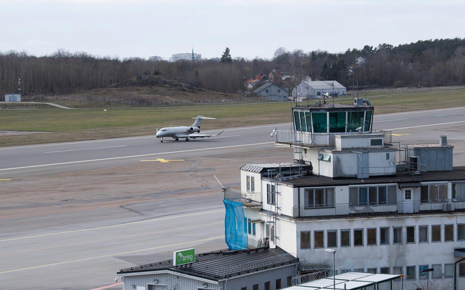 Regeringen vill stänga Bromma flygplats och bygga bostäder. En utredning har försökt ta reda på hur det kan ske och vad som behövs på Arlanda för att ta emot trafiken där istället. Arkivbild.
