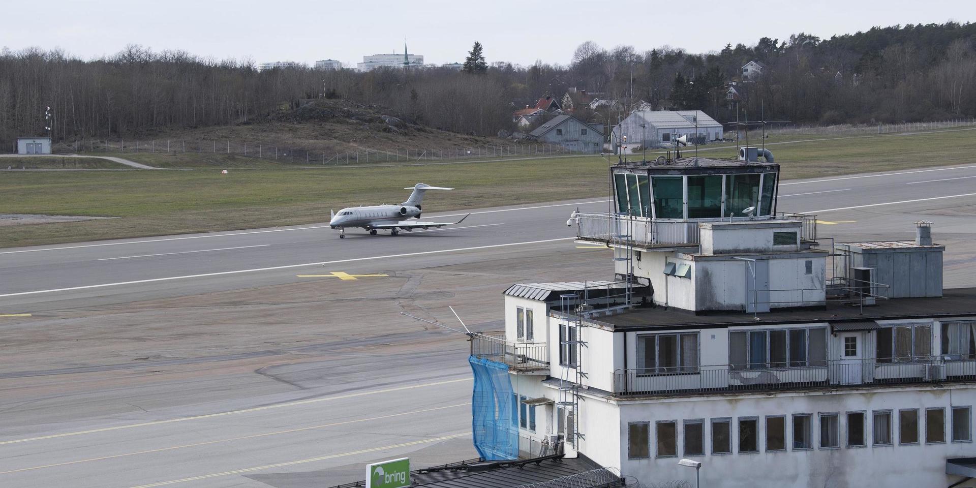 Regeringen vill stänga Bromma flygplats och bygga bostäder. En utredning har försökt ta reda på hur det kan ske och vad som behövs på Arlanda för att ta emot trafiken där istället. Arkivbild.