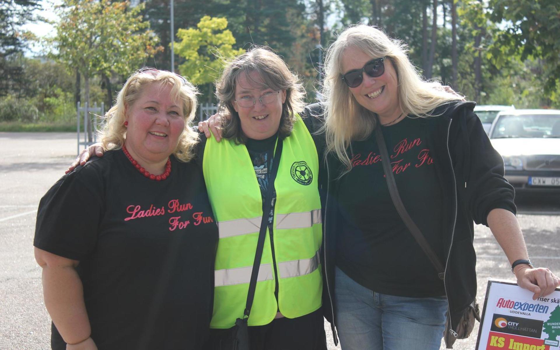 Laila Bohlin, Lillevi Johansson och Anne Arvidsson är med och har arrangerat loppet.