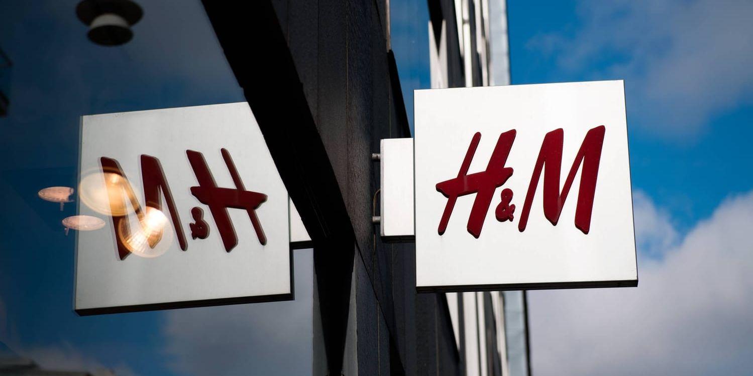 H&M är i blåsväder igen för skillnaderna på pojk- och flickkläder. Arkivbild.