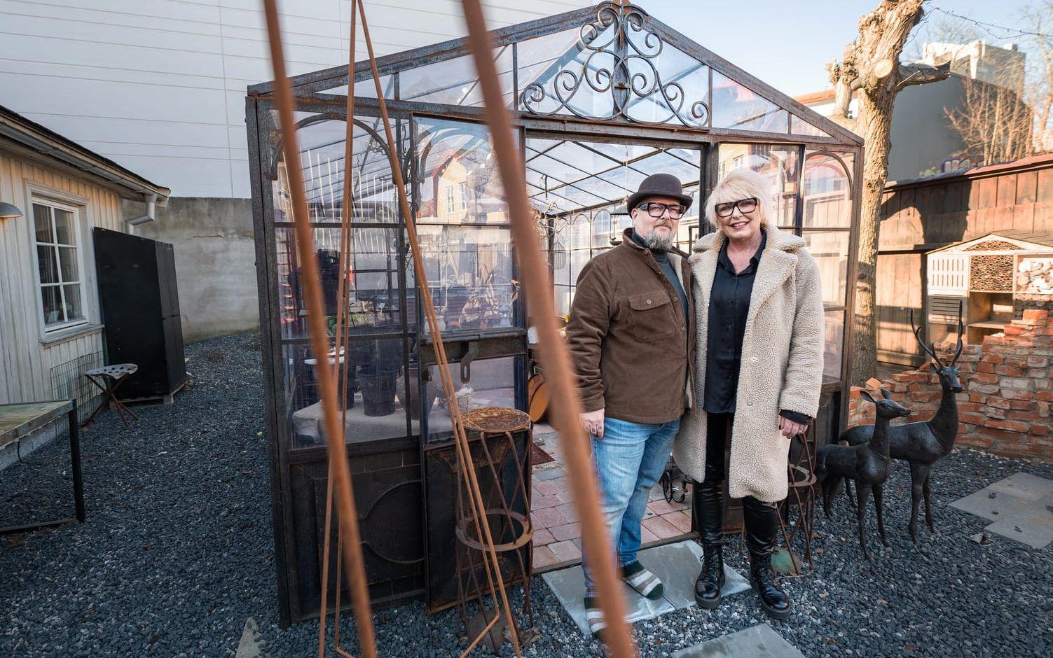 Robert Liljenström och Åsa Friberg har många projekt på gång, ett är hemligt men innefattar innergården med det tillhörande orangeriet.