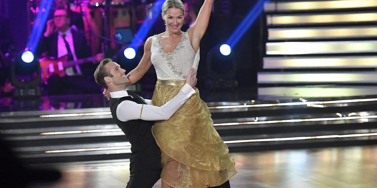Kristin Kaspersen och Calle Sterner imponerade mest på juryn under fredagens säsongspremiär av "Lets´s dance" i TV4.