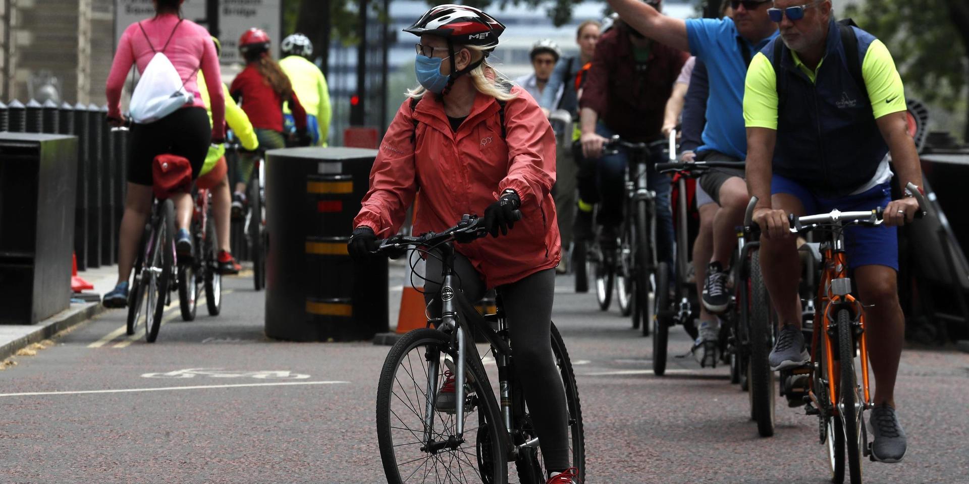 London är en av de sju städer som ingår i den nya studien. Här har många valt att ta cykeln för att undvika smitta under pandemin. Arkivbild.