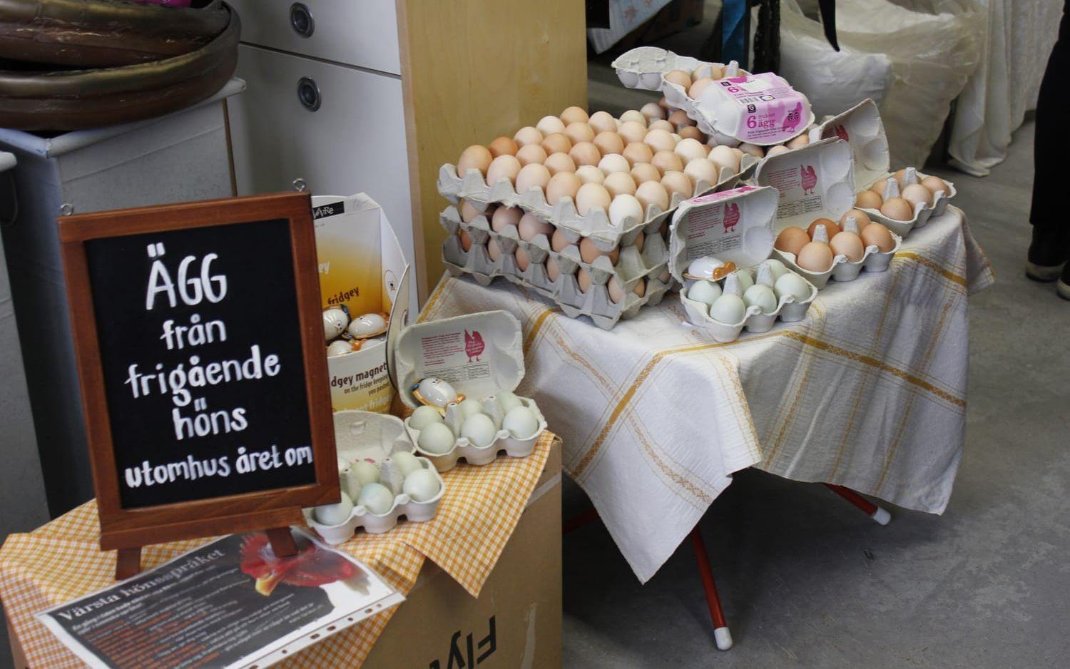 Färska saker såldes också, som de här äggen från frigående höns.