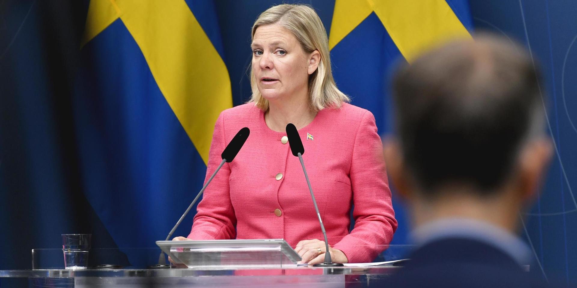 'Regeringen har vidtagit historiskt stora krisåtgärder för att lindra de ekonomiska konsekvenserna av corona', skriver finansminister Magdalena Andersson (S).