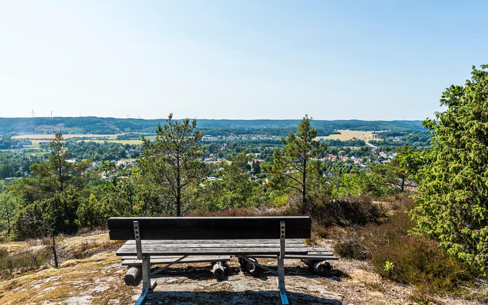 Utsikt över Lilla Edet från Prässebergen i Högstorp.