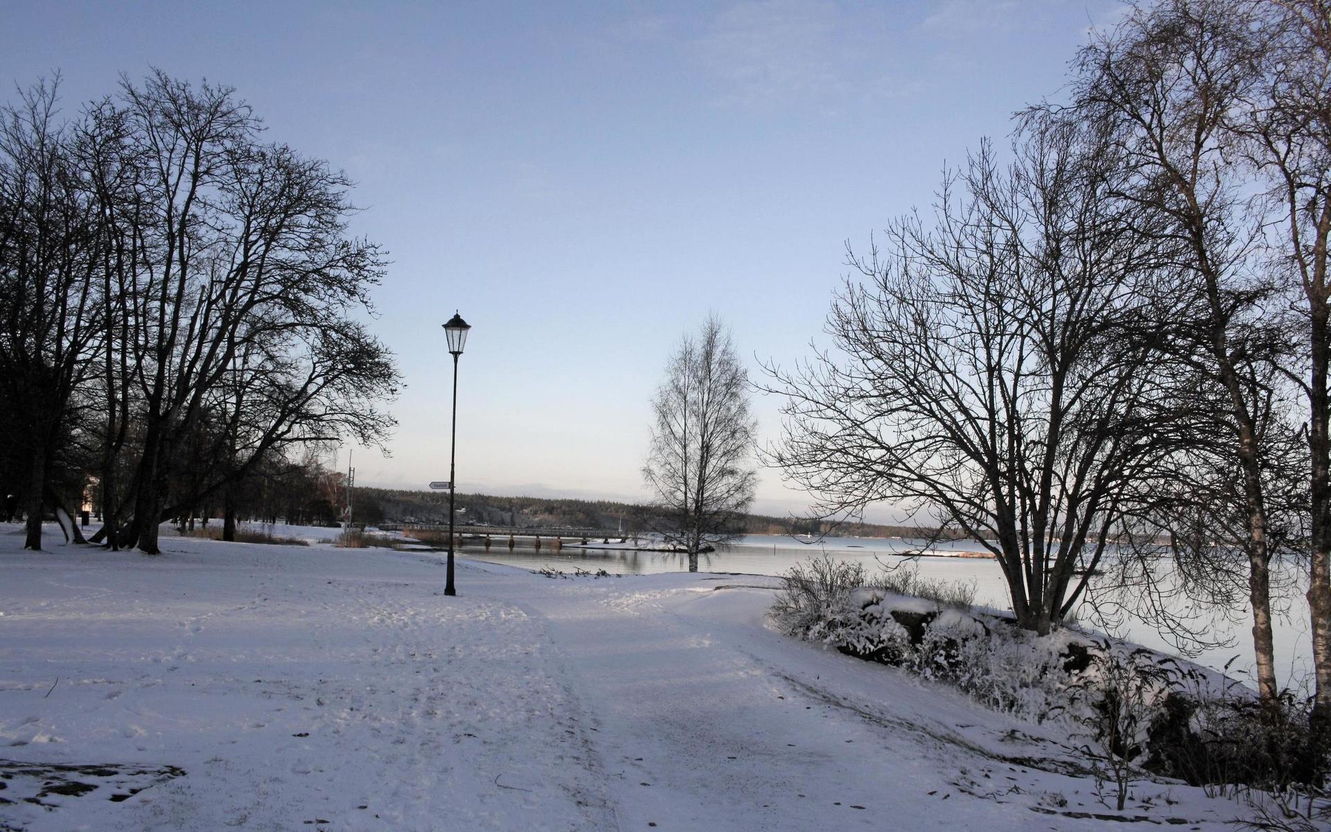 Promenadvägen vid Vänerns kant och Skräcklan är inbjudande.