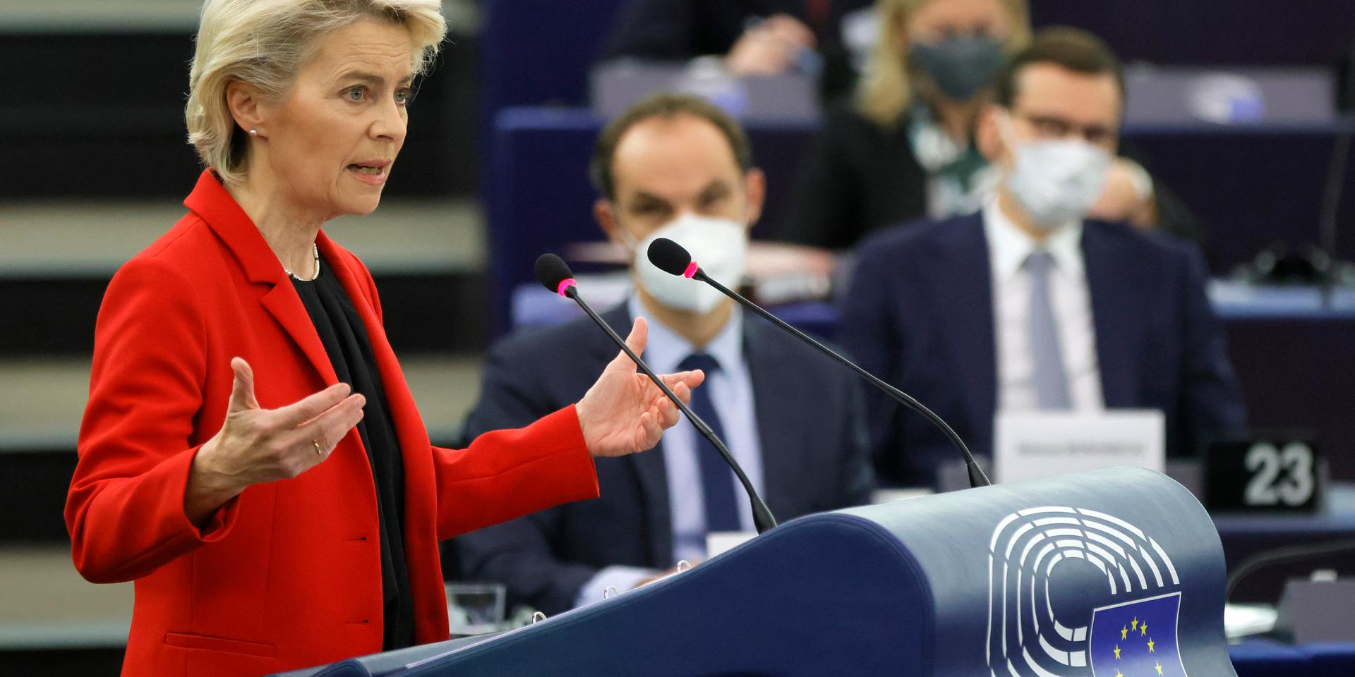 EU-kommissionens ordförande Ursula von der Leyen säger sig vara 'djupt oroad' över den polska författningsdomstolens syn på EU-lag kontra landets grundlag.