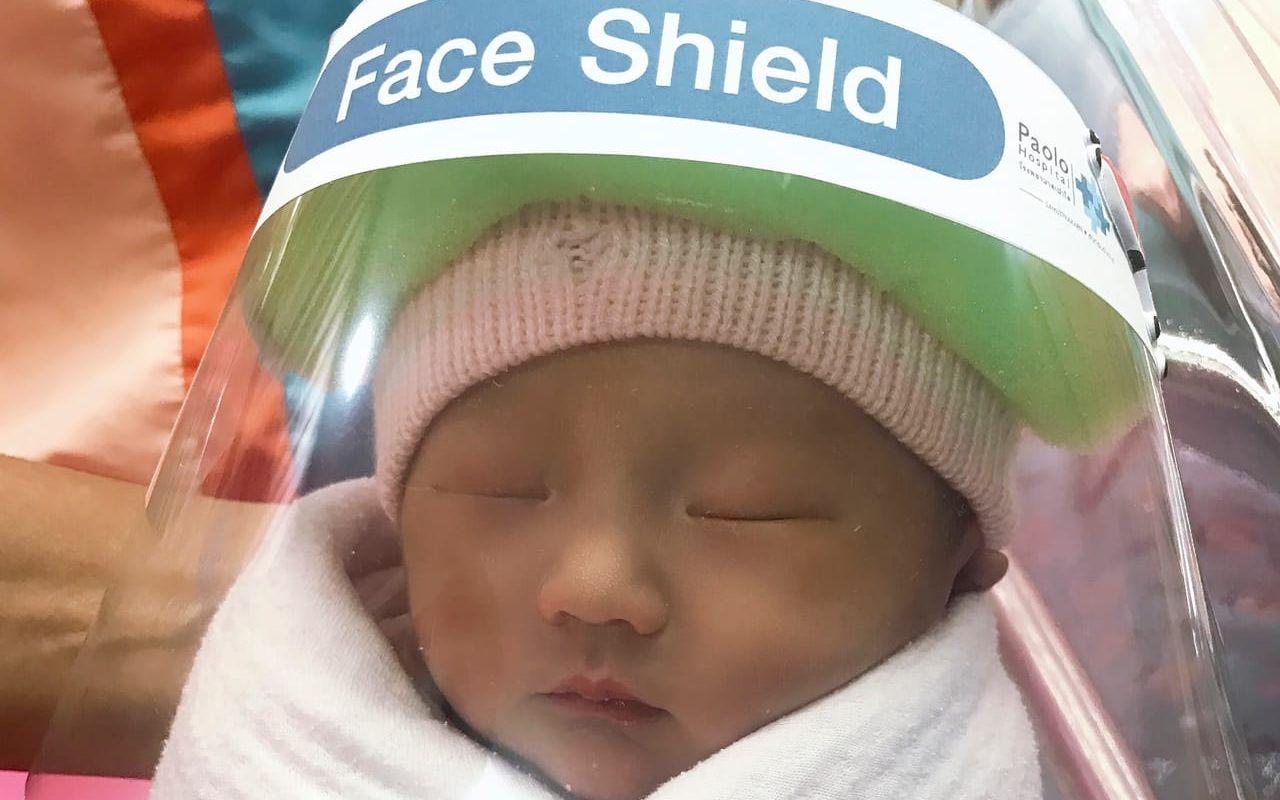 Skydden har tillverkats för att skydda bebisarna mot coronaviruset. 