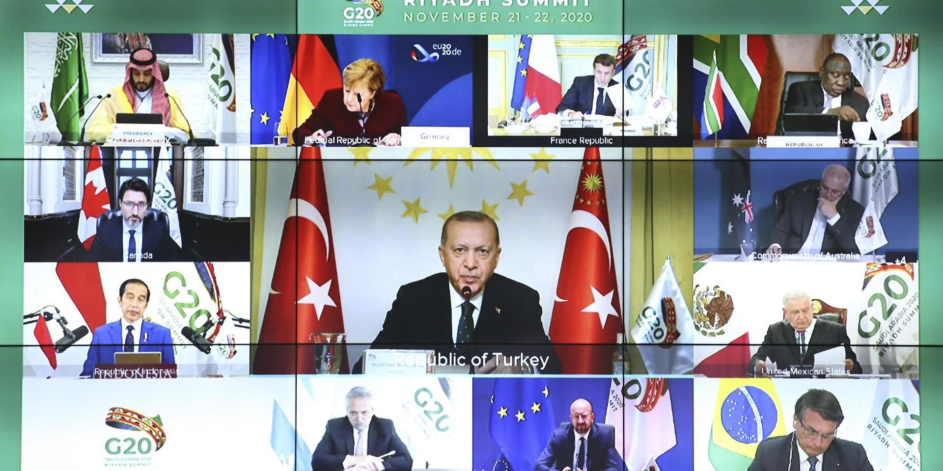 När Recep Tayyip Erdogan fick ordet under helgens G20-möte sade han också att Turkiet ser sig som en del av Europa. Han vände sig till EU och krävde att unionen skulle 'hålla sina löften' om medlemskapsförhandlingar och flyktingar. I bildens nederkant syns EU:s permanente rådsordförande Charles Michel sitta och lyssna.