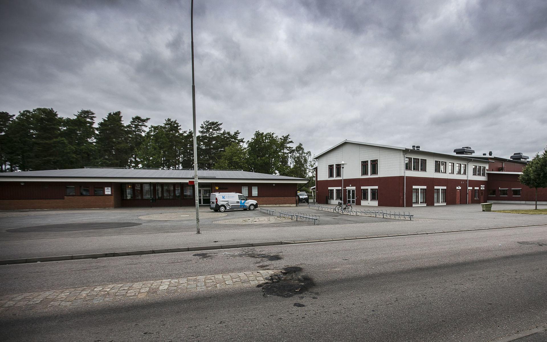 Händelsen inträffade på vägen framför fritidsgården Kronan på Kronogården.