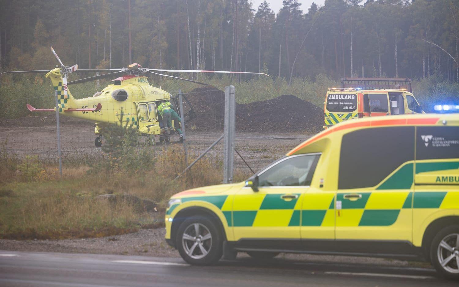 En ambulanshelikopter fick tillkallas efter att en personbil kört av vägen.