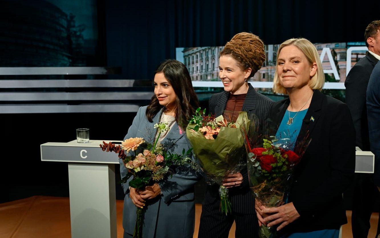 Ledare för tre av de fyra rödgröna partierna. Nooshi Dadgostar (V), Amanda Lind (MP) och Magdalena Andersson (S). Centerledaren Elisabeth Thand Ringqvist saknas. Arkivbild.