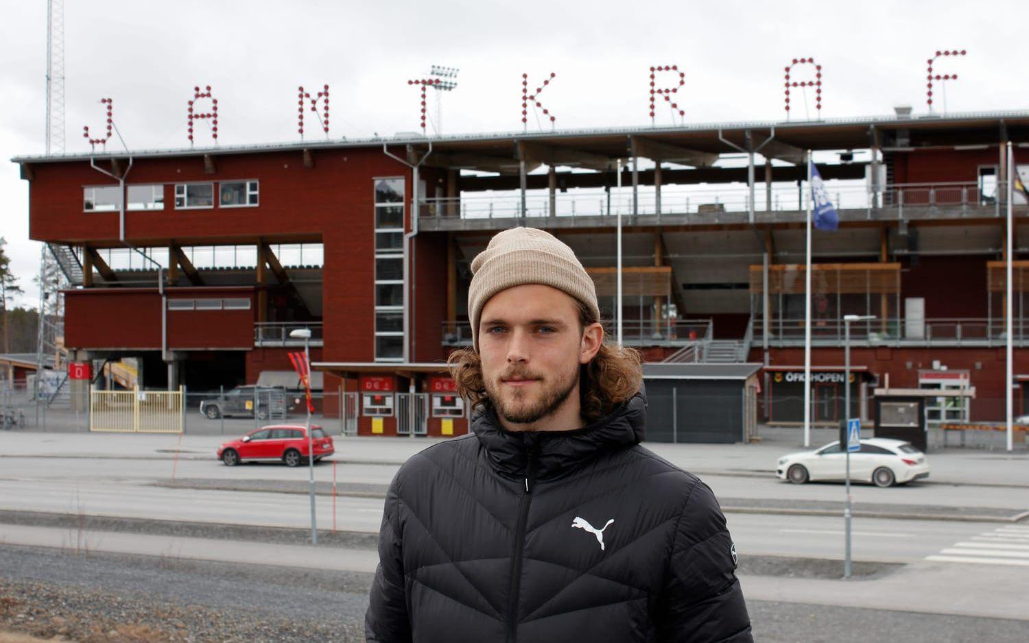 Jämtkraft Arena är Tom Petterssons nya hemmaplan och där har han ännu inte förlorat med sin klubb Östersunds FK. ”Människorna här uppe är otroligt hjälpsamma och trevliga. Man känner sig verkligen välkommen”, säger Tom. Bild: Toni Andersson