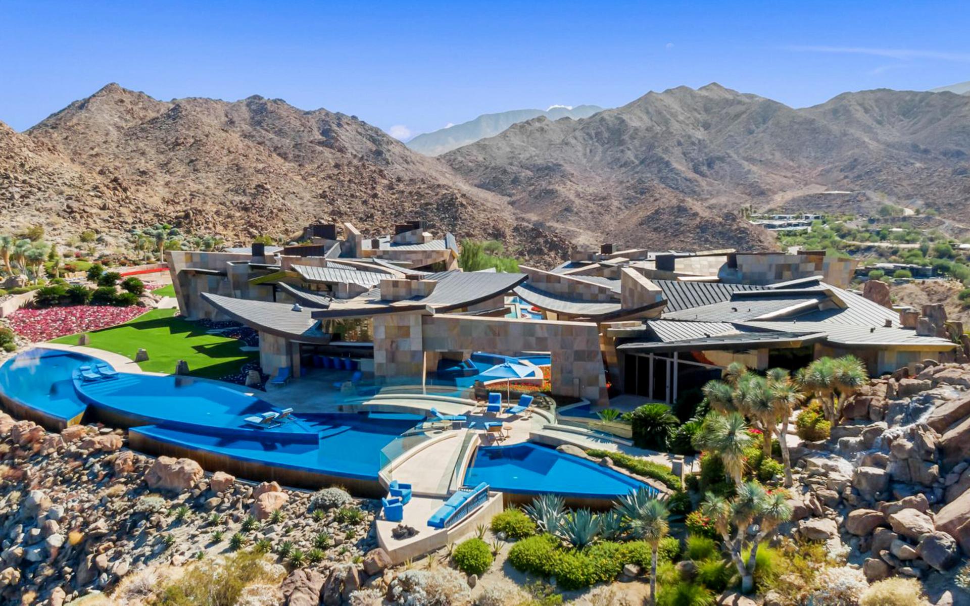 Huset i Palm Desert byggdes 2007 och är på 2 000 kvadratmeter.