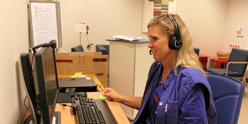 Träffar patienten via nätet. NU-sjukvården satsar på Skype-samtal vid hemsjukvård av prematura barn. Här syns barnsjuksköterskan Lotta Robinson vid datorn.
