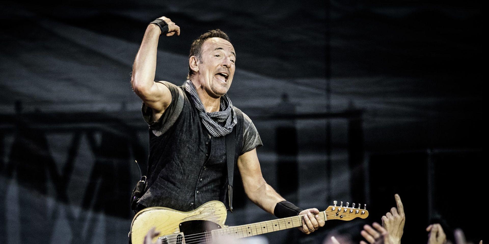 Den ömsesidiga kärleken mellan en artist och publiken är något väldigt speciellt. Bruce Springsteen på Ullevi 2016.