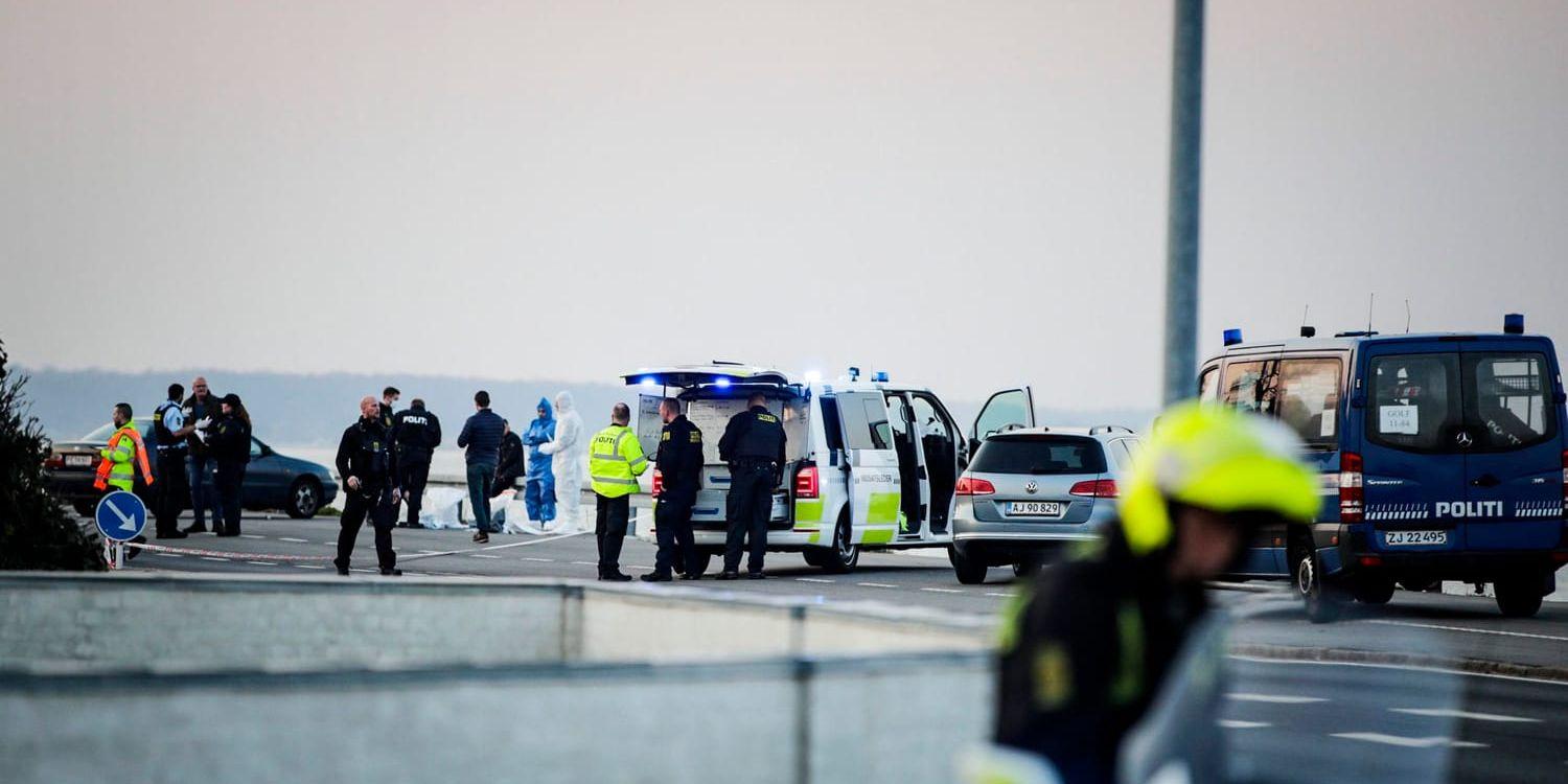 Flera personer har skjutits utanför ett slott i danska Rungsted. Polisen utesluter inte att skjutningen är gängrelaterad.