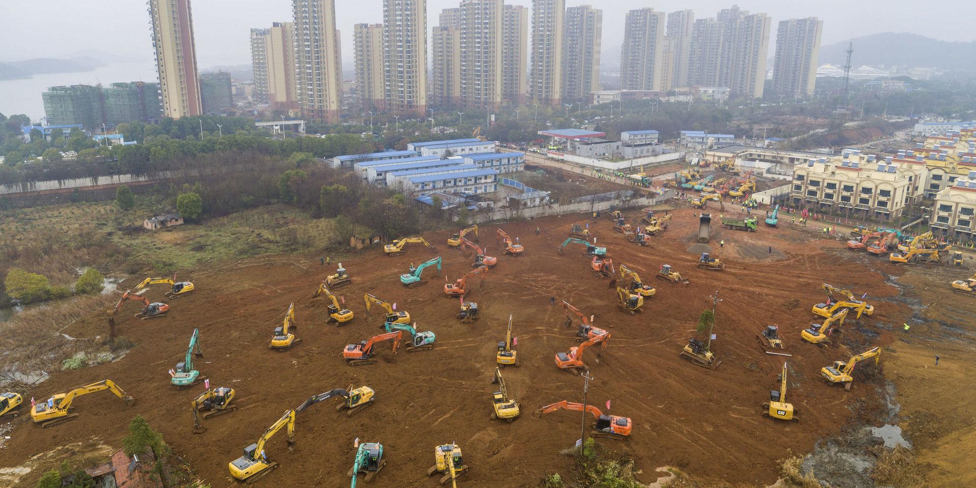 I Wuhan håller man på att få klart 1 000 nya vårdplatser.