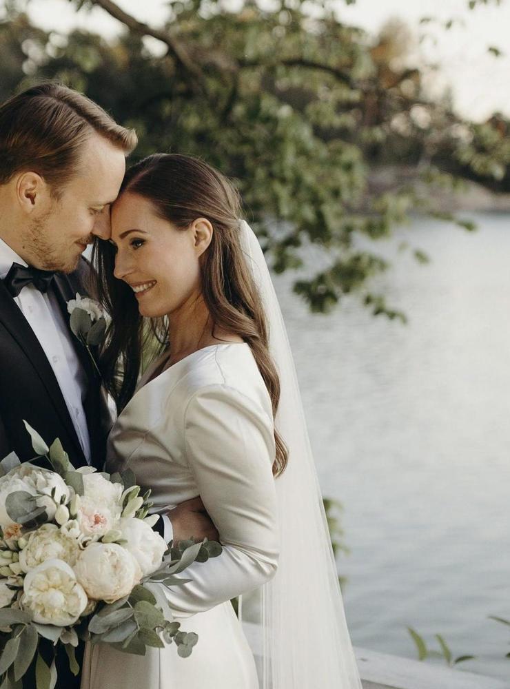 Finlands statsminister Sanna Marin och fotbollsspelaren Markus Räikkönen har knutit äktenskapsband. 