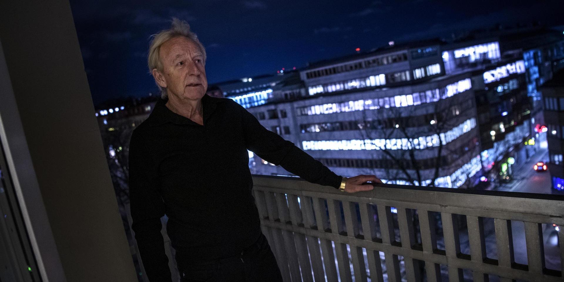 Arne Petersson på sin balkong. 