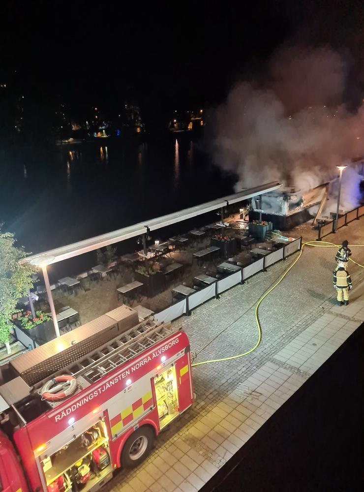 Ett vittne till branden tog bilder och filmade från det närliggande hotellet.