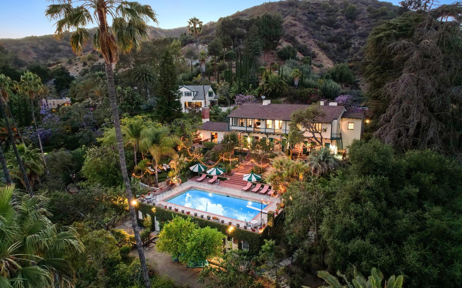 I ett lummigt område med utsikt över Los Angeles ligger Helens Mirrens hem sedan 30 år tillbaka.