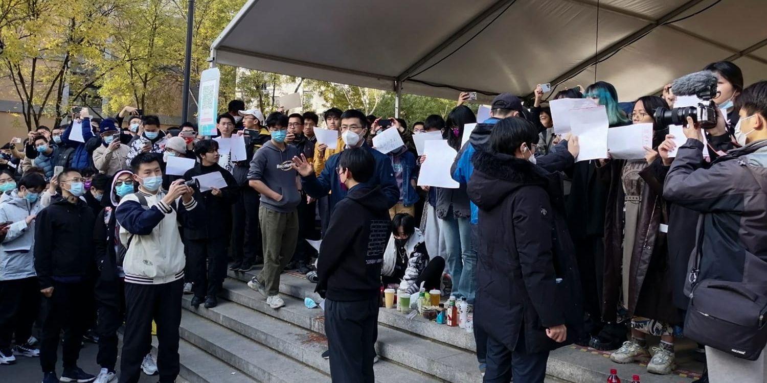 In this photo taken on Sunday, Nov. 27, 2022, students hold up blank papers as they stage a protest at Tsinghua University in Beijing, China. Authorities eased anti-virus rules in scattered areas but affirmed China's severe "zero- COVID" strategy Monday after crowds demanded President Xi Jinping resign during protests against controls that confine millions of people to their homes. (AP Photo)  XAW202