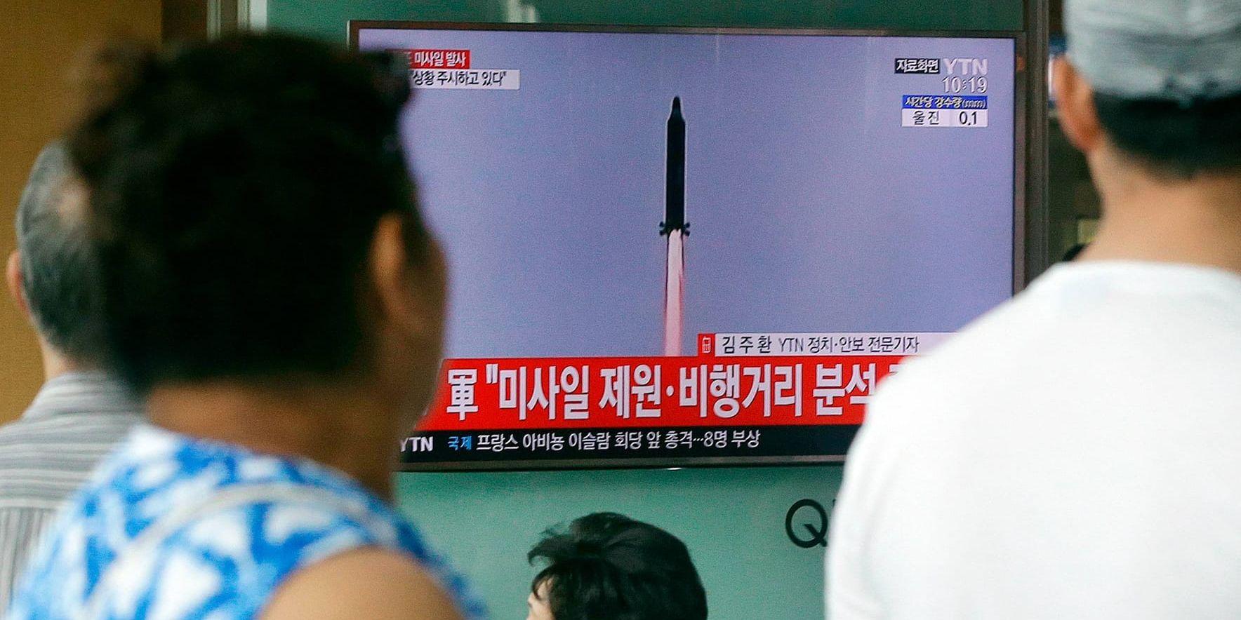 Arkivbilder på en annan avfyrad robot från Nordkorea som visas på sydkoreansk tv 4 juli.