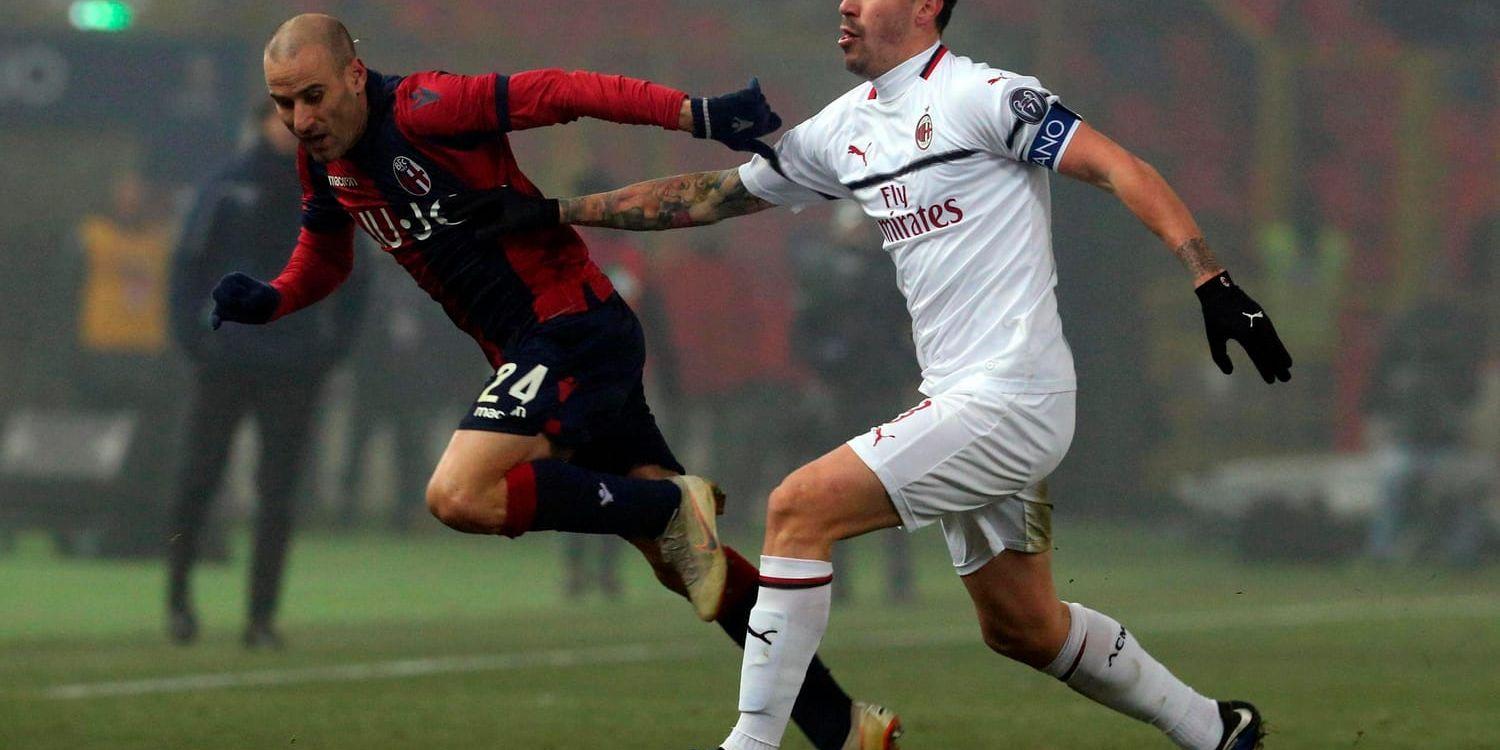 Bolognas Rodrigo Palacio och Milans Alessio Romagnoli i kamp om bollen i den mållösa matchen.