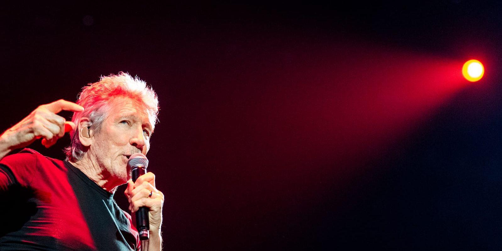 Roger Waters tog på sig nazistliknande uniform på scenen i Berlin. Arkivbild.