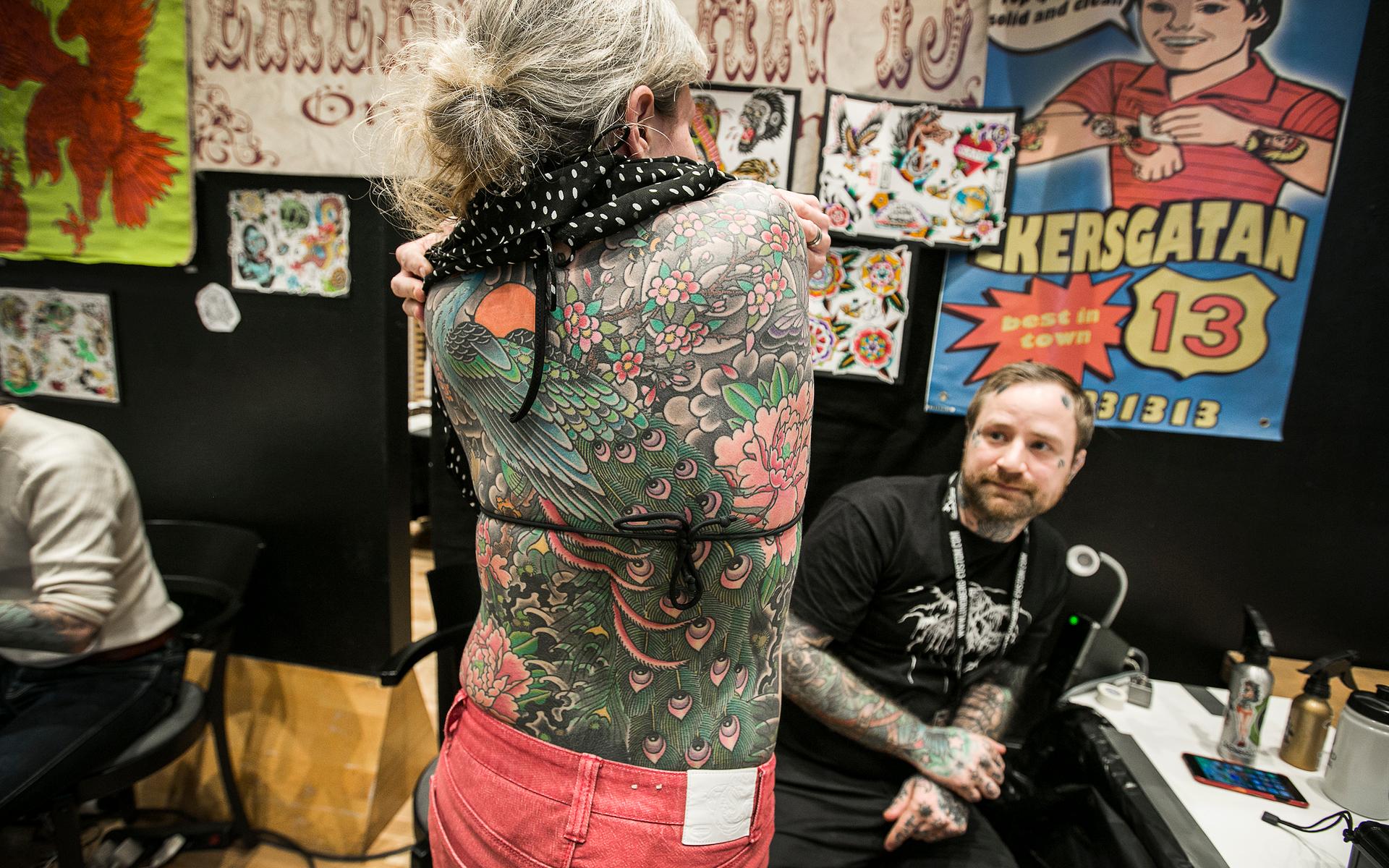 Maria Englund älskar tatueringar. &quot;Jag brukar somna när jag blir tatuerad, det är så avslappnat&quot;, säger hon.