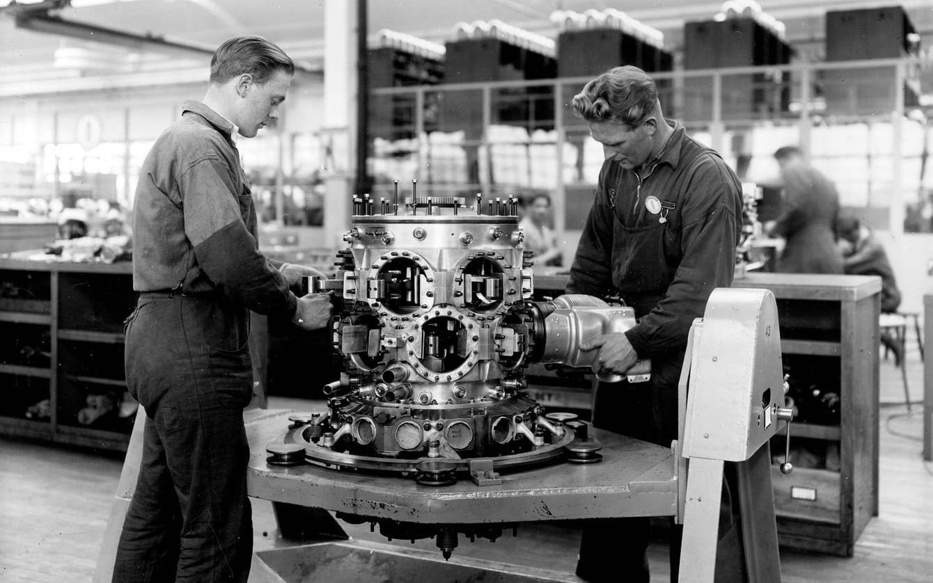 Montering av motorn STW C3. Foto: Volvo Flygmotor