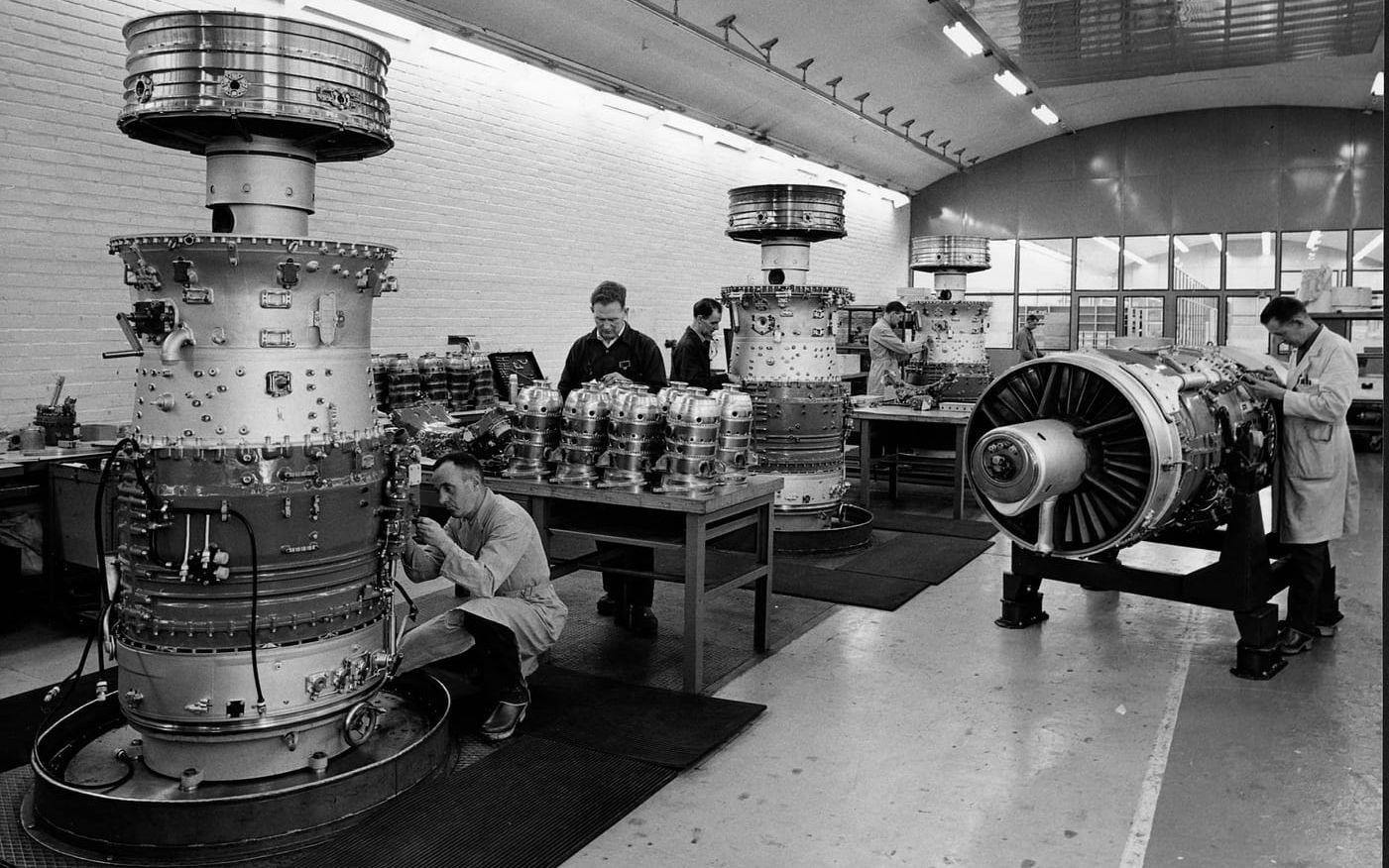 Montering av motorn RM6 år 1963. Foto: Volvo Flygmotor