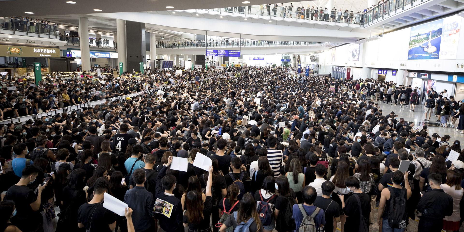 Protester på Hongkongs internationella flygplats i augusti. 