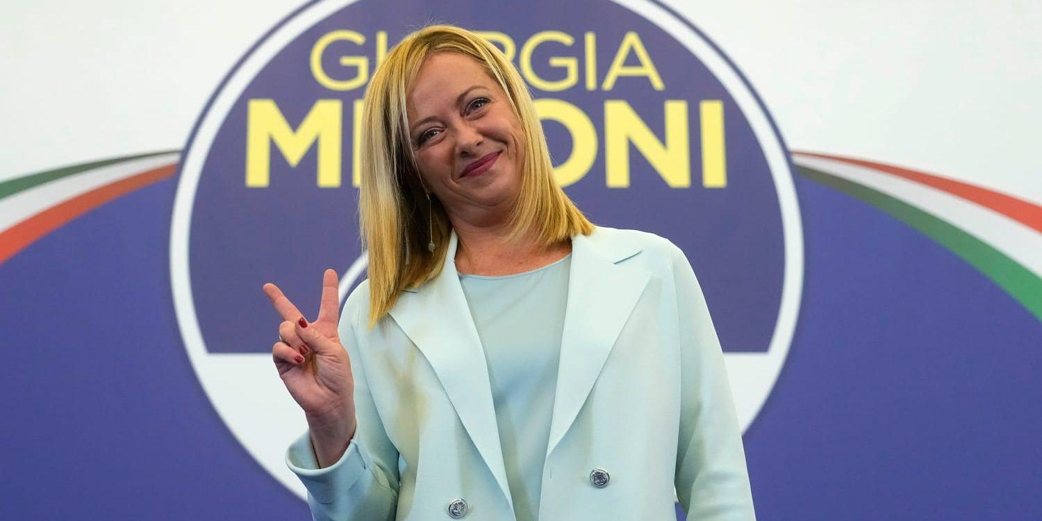 Far-Right party Brothers of Italy's leader Giorgia Meloni flashes the victory sign at her party's electoral headquarters in Rome, early Monday, Sept. 26, 2022. Italian voters rewarded Giorgia Meloni's euroskeptic party with neo-fascist roots, propelling the country toward what likely would be its first far-right-led government since World War II, based on partial results Monday from the election for Parliament. (AP Photo/Gregorio Borgia)  XGB101