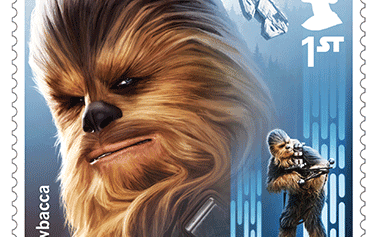 Han Solos ständiga följeslagare Chewbacca sägs spela en stor roll i vinterns film. Bild: Royal Mail