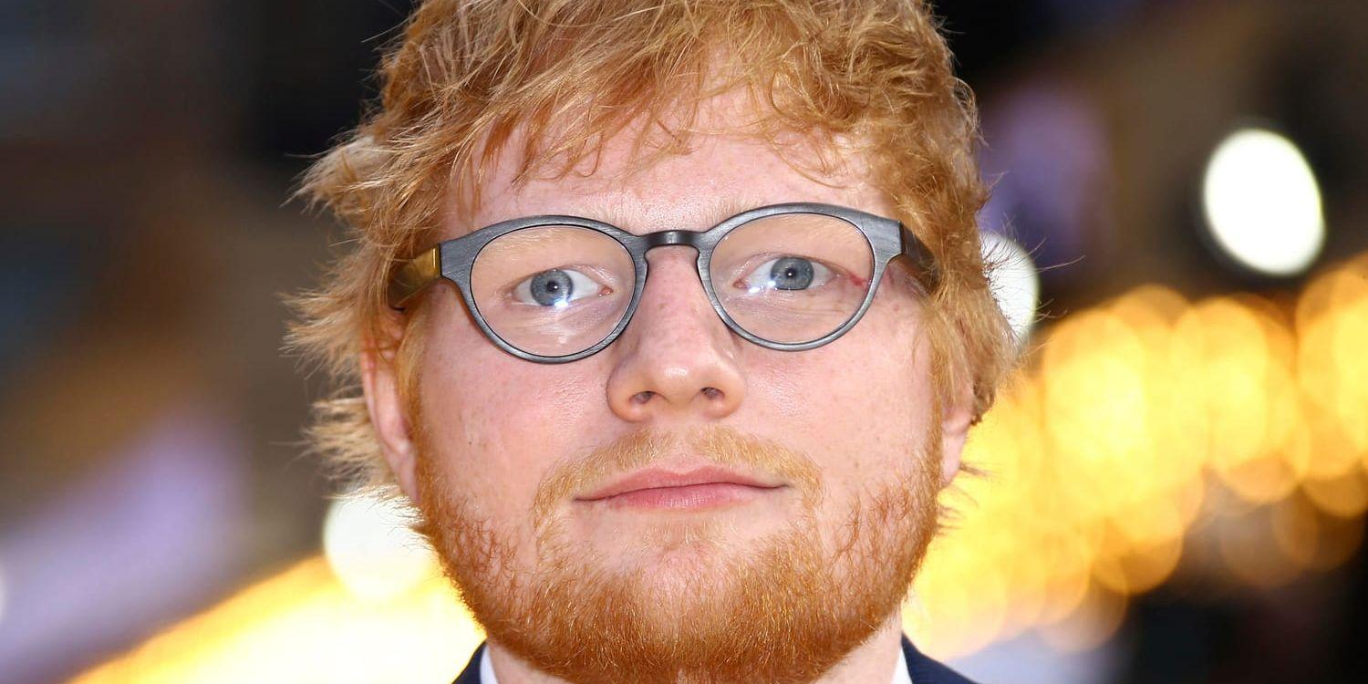 Ed Sheeran (bilden) toppar singellistan tillsammans med Justin Bieber. Arkivbild.