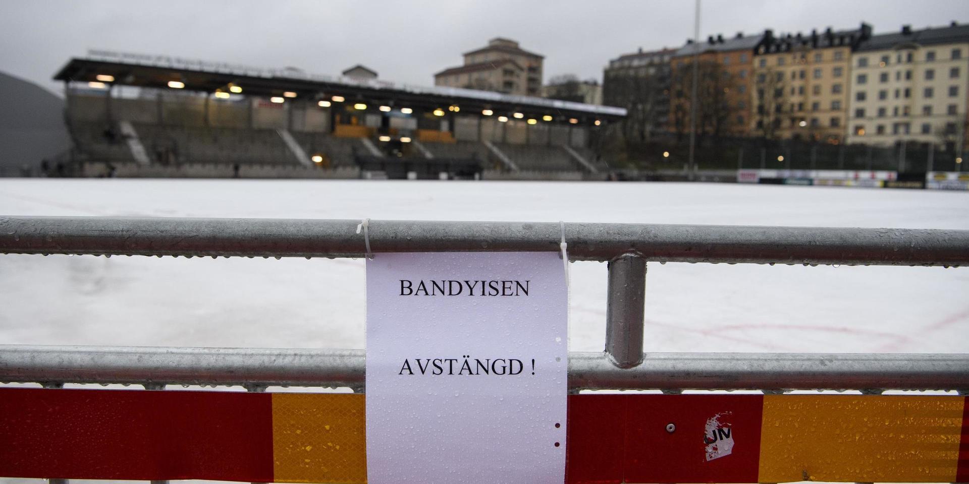 Strax före jul stängdes Zinkensdamms IP av. Nu spolas åter is på arenan för Hammarbys bandylag.